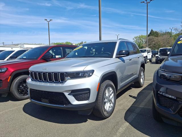 2025 Jeep Grand Cherokee GRAND CHEROKEE LAREDO X 4X4