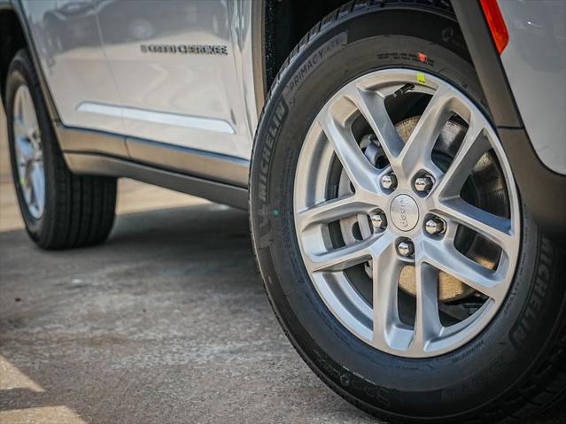 2025 Jeep Grand Cherokee GRAND CHEROKEE LAREDO X 4X2