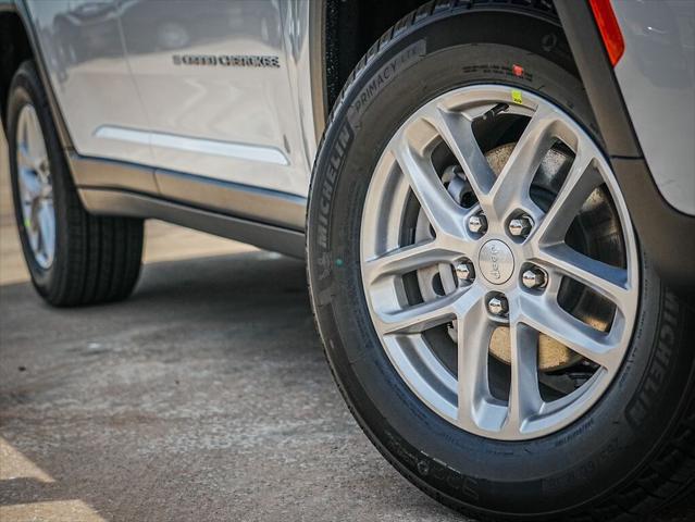 2025 Jeep Grand Cherokee GRAND CHEROKEE LAREDO X 4X2