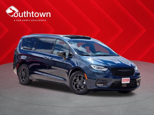 2025 Chrysler Pacifica Hybrid PACIFICA PLUG-IN HYBRID S APPEARANCE