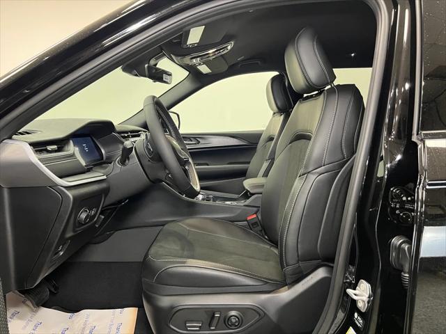 2025 Jeep Grand Cherokee GRAND CHEROKEE L ALTITUDE 4X4 2025 Jeep Grand Cherokee GRAND CHEROKEE L ALTITUDE 4X4