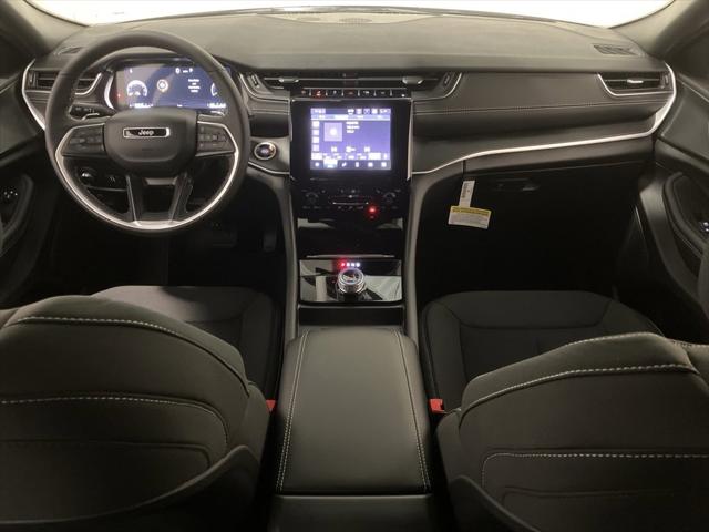 2025 Jeep Grand Cherokee GRAND CHEROKEE LAREDO X 4X4