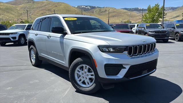 2025 Jeep Grand Cherokee GRAND CHEROKEE LAREDO 4X4