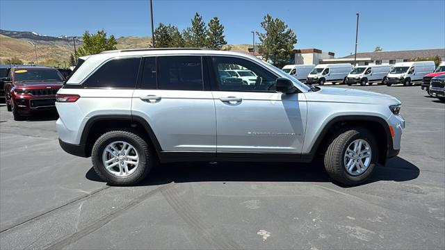 2025 Jeep Grand Cherokee GRAND CHEROKEE LAREDO 4X4