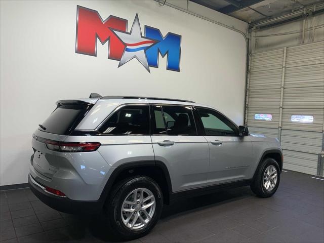 2025 Jeep Grand Cherokee GRAND CHEROKEE LAREDO X 4X4