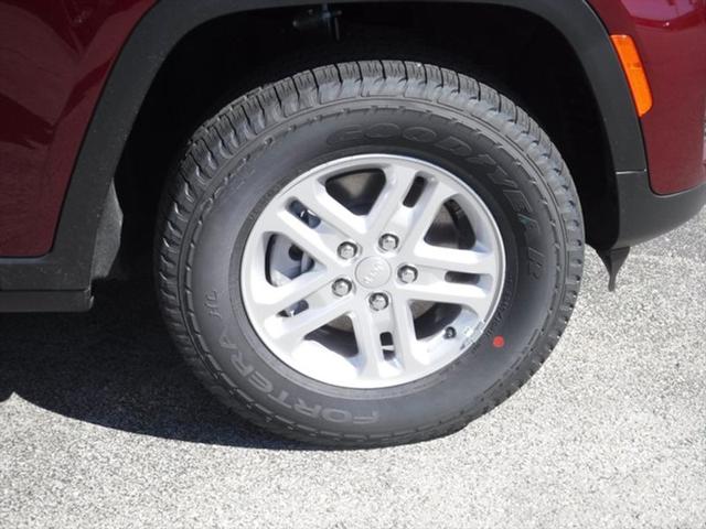 2025 Jeep Grand Cherokee GRAND CHEROKEE LAREDO 4X4