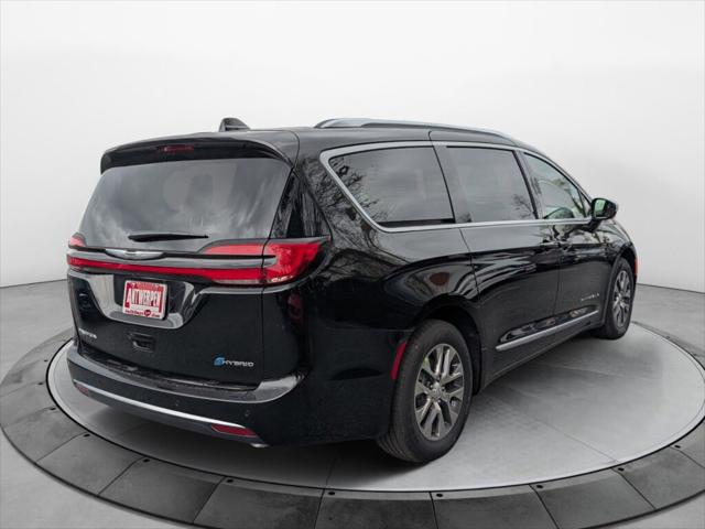 2025 Chrysler Pacifica Hybrid PACIFICA PLUG-IN HYBRID PINNACLE