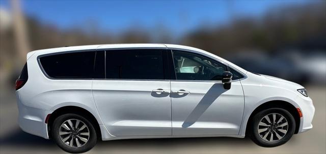 2025 Chrysler Pacifica Hybrid PACIFICA PLUG-IN HYBRID SELECT