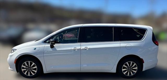 2025 Chrysler Pacifica Hybrid PACIFICA PLUG-IN HYBRID SELECT