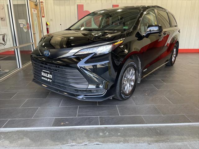 2021 Toyota Sienna LE