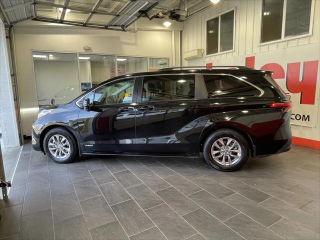 2021 Toyota Sienna LE