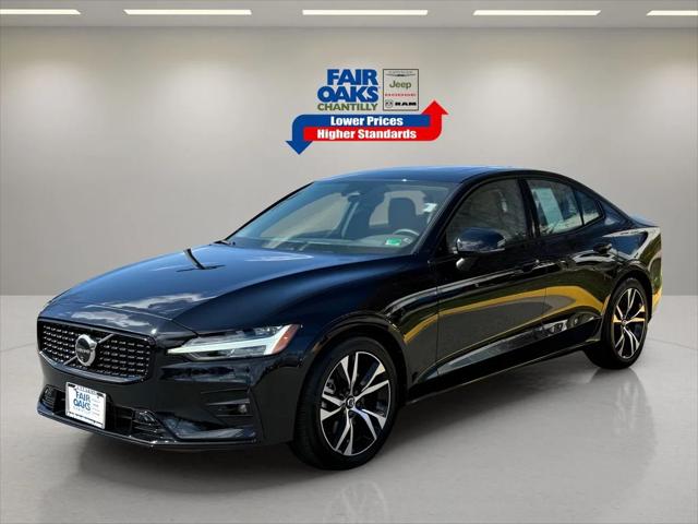 2024 Volvo S60 B5 Plus Dark Theme