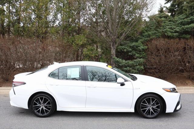 2021 Toyota Camry SE Hybrid
