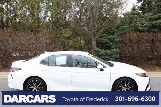 2021 Toyota Camry SE Hybrid