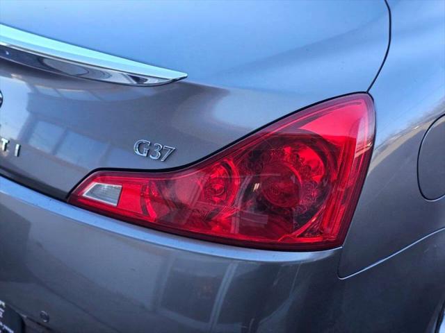 2011 INFINITI G37 Journey