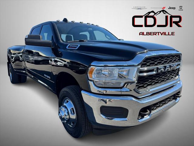 2022 RAM 3500 Tradesman Crew Cab 4x4 8 Box