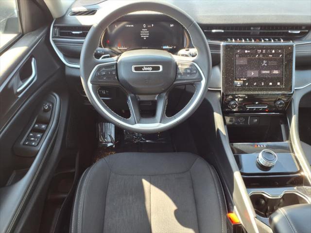 2023 Jeep Grand Cherokee L Laredo 4x4