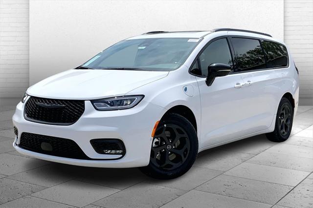 2025 Chrysler Pacifica Hybrid PACIFICA PLUG-IN HYBRID S APPEARANCE