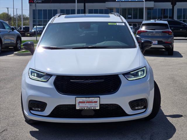 2025 Chrysler Pacifica Hybrid PACIFICA PLUG-IN HYBRID S APPEARANCE