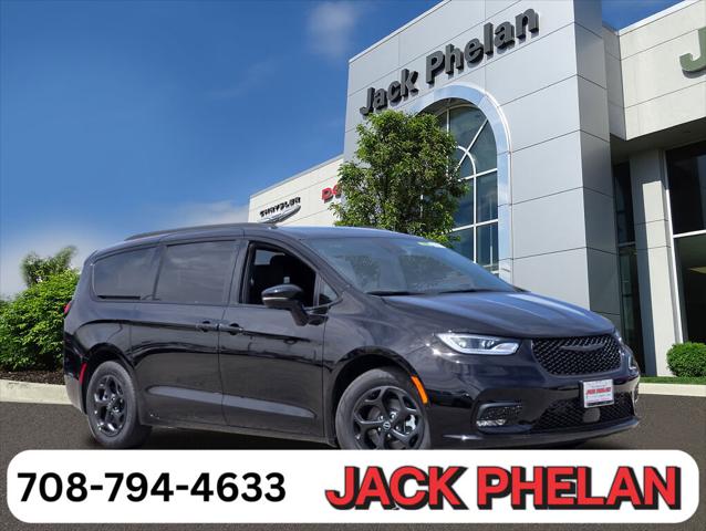 2025 Chrysler Pacifica Hybrid PACIFICA PLUG-IN HYBRID S APPEARANCE