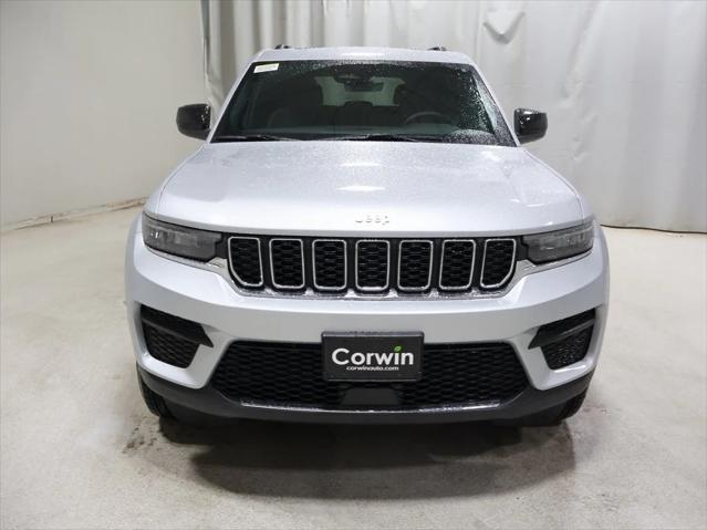 2025 Jeep Grand Cherokee GRAND CHEROKEE LAREDO X 4X4