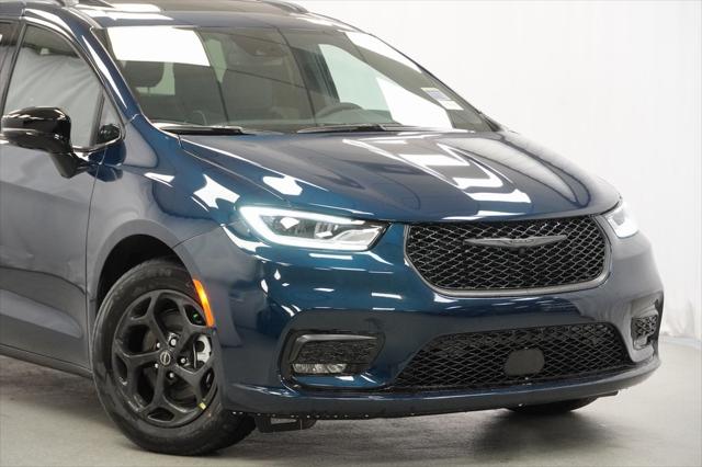 2025 Chrysler Pacifica Hybrid PACIFICA PLUG-IN HYBRID S APPEARANCE