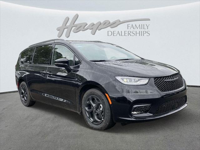 2025 Chrysler Pacifica Hybrid PACIFICA PLUG-IN HYBRID S APPEARANCE