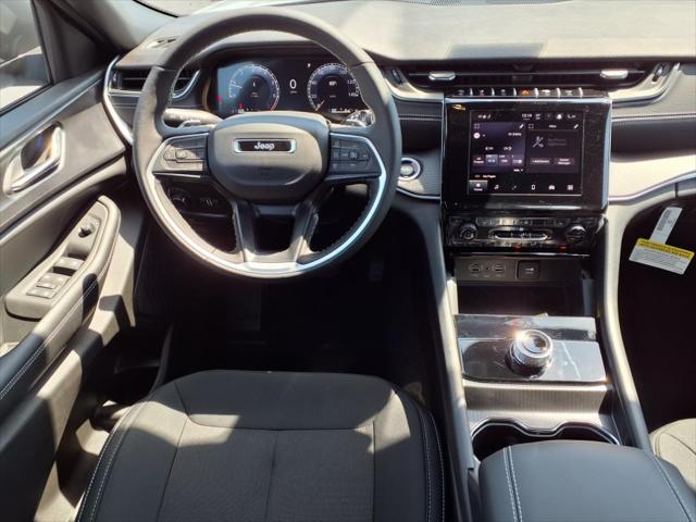 2025 Jeep Grand Cherokee GRAND CHEROKEE LAREDO X 4X4
