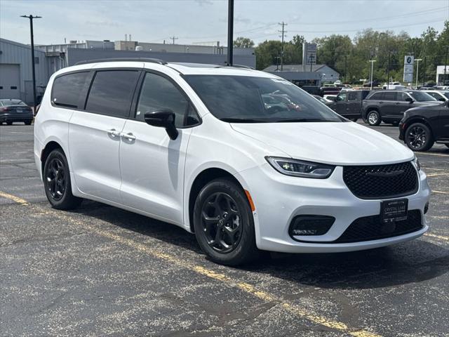 2025 Chrysler Pacifica Hybrid PACIFICA PLUG-IN HYBRID S APPEARANCE