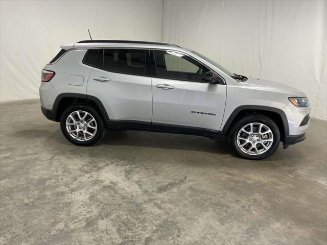 2024 Jeep Compass COMPASS LATITUDE LUX 4X4