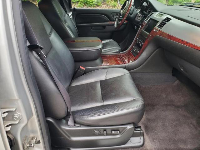 2011 Cadillac Escalade Luxury