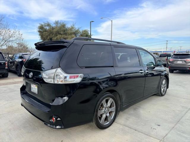 2019 Toyota Sienna SE 8 Passenger