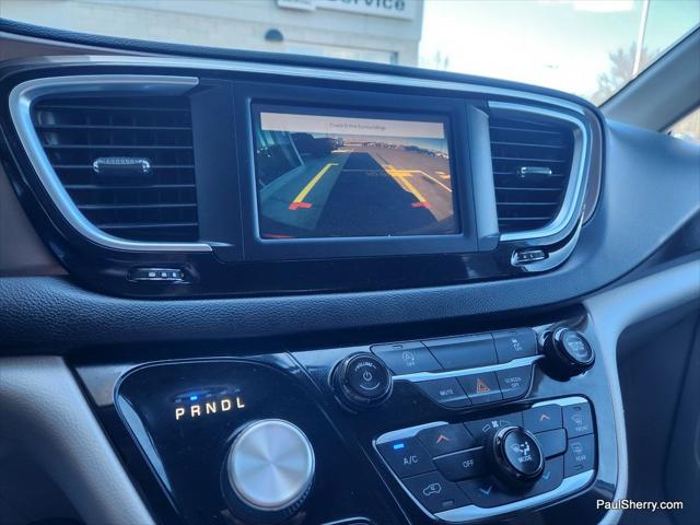 2022 Chrysler Voyager LX