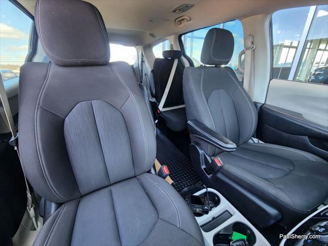 2022 Chrysler Voyager LX