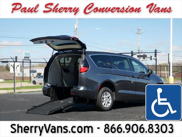 2022 Chrysler Voyager LX