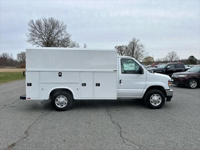 2025 Ford E-350 Cutaway Unknown