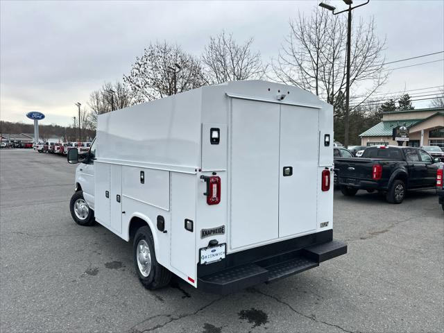2025 Ford E-350 Cutaway Unknown