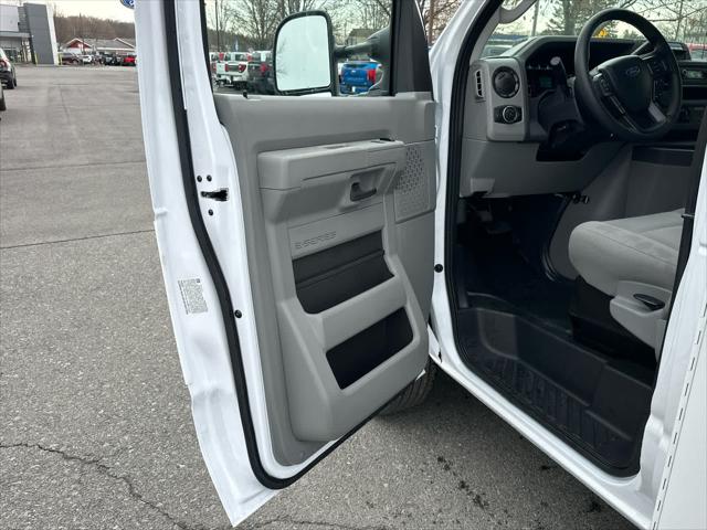 2025 Ford E-350 Cutaway Unknown