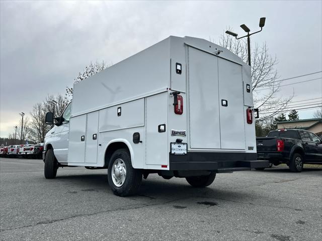 2025 Ford E-350 Cutaway Unknown