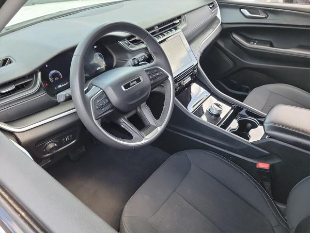 2023 Jeep Grand Cherokee L Laredo 4x2