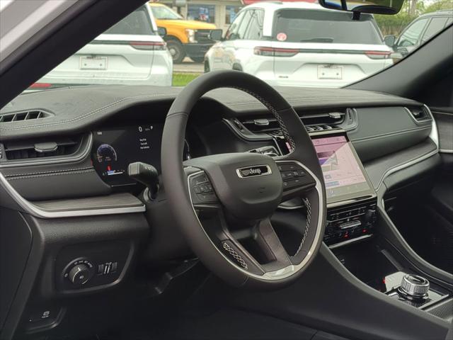 2025 Jeep Grand Cherokee GRAND CHEROKEE LAREDO 4X4