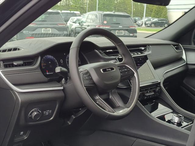 2025 Jeep Grand Cherokee GRAND CHEROKEE LAREDO 4X4