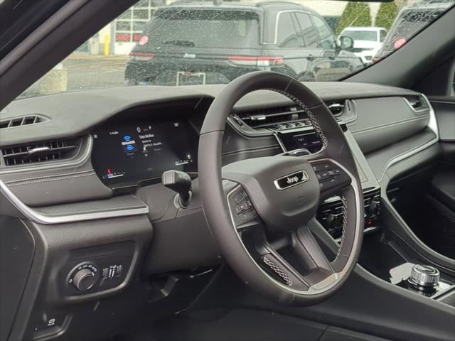 2025 Jeep Grand Cherokee GRAND CHEROKEE LAREDO 4X4