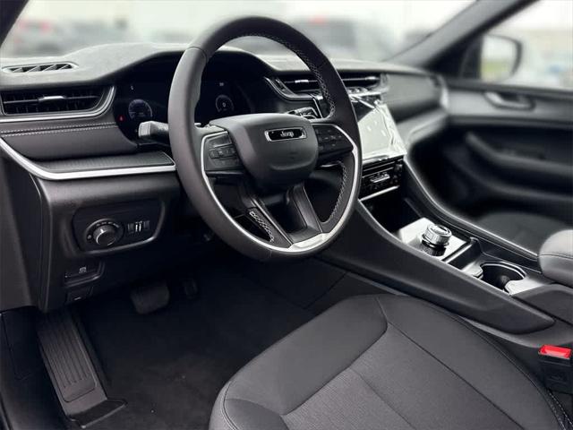 2025 Jeep Grand Cherokee GRAND CHEROKEE LAREDO X 4X4