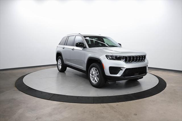 2025 Jeep Grand Cherokee GRAND CHEROKEE LAREDO X 4X4