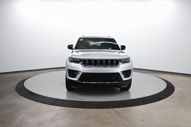 2025 Jeep Grand Cherokee GRAND CHEROKEE LAREDO X 4X4
