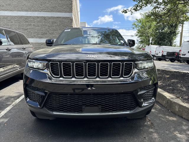 2025 Jeep Grand Cherokee GRAND CHEROKEE LAREDO X 4X4