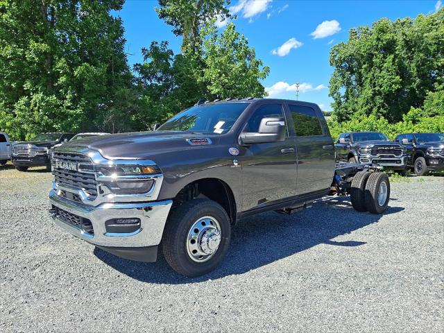 2025 RAM Ram 3500 Chassis Cab RAM 3500 TRADESMAN CREW CAB CHASSIS 4X4 60 CA