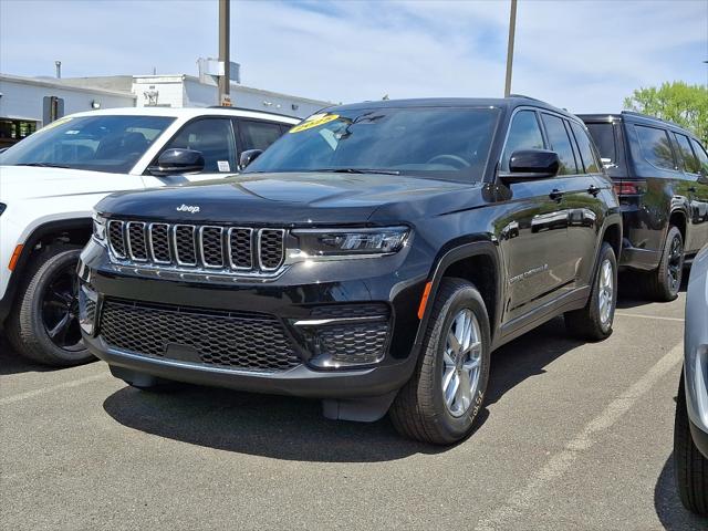 2025 Jeep Grand Cherokee GRAND CHEROKEE LAREDO X 4X4