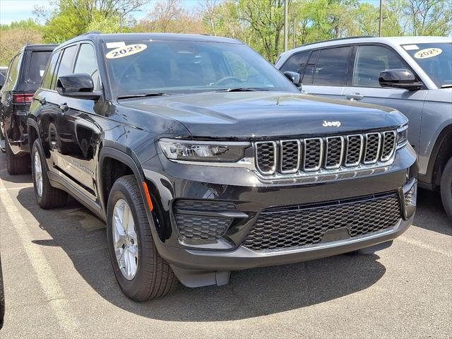 2025 Jeep Grand Cherokee GRAND CHEROKEE LAREDO X 4X4